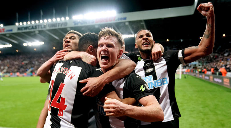 Newcastle win at Arsenal puts them a foot in Cup final