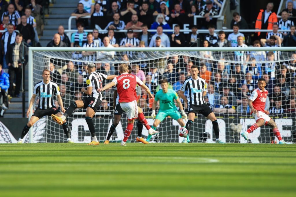 Arsenal pass Newcastle test to keep pressure on Man City
