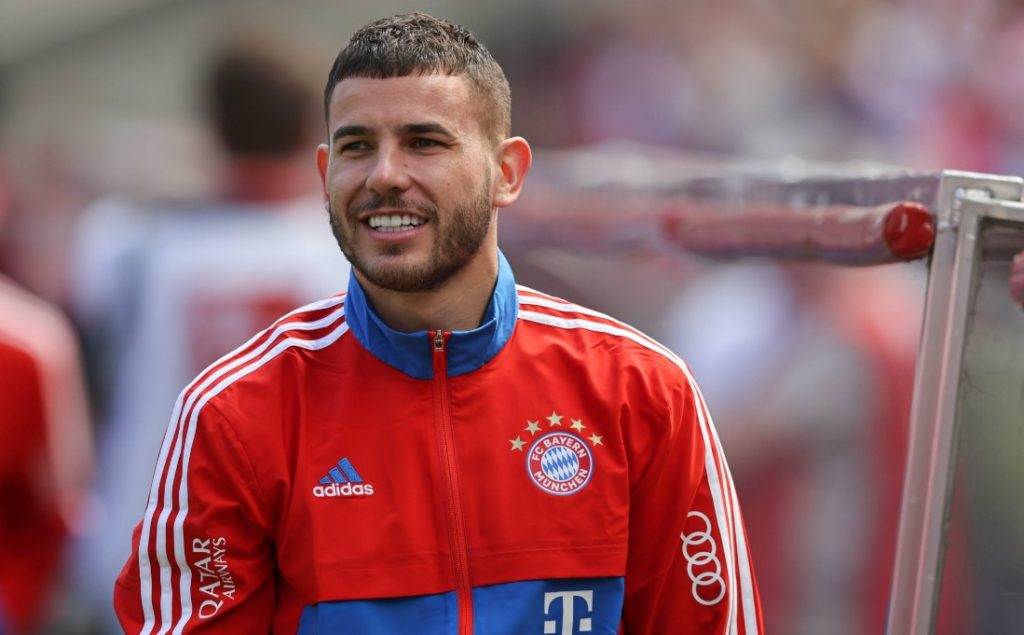 PSG make Bayern's Hernandez their fifth new signing