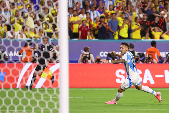 Argentina beat Peru as Uruguay hold Brazil