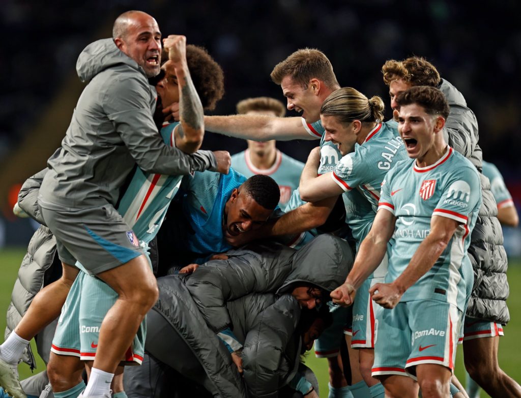 Atletico hold Barca in crazy eight-goal Copa del Rey semi