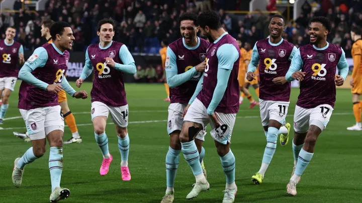 Burnley boost Premier League promotion push