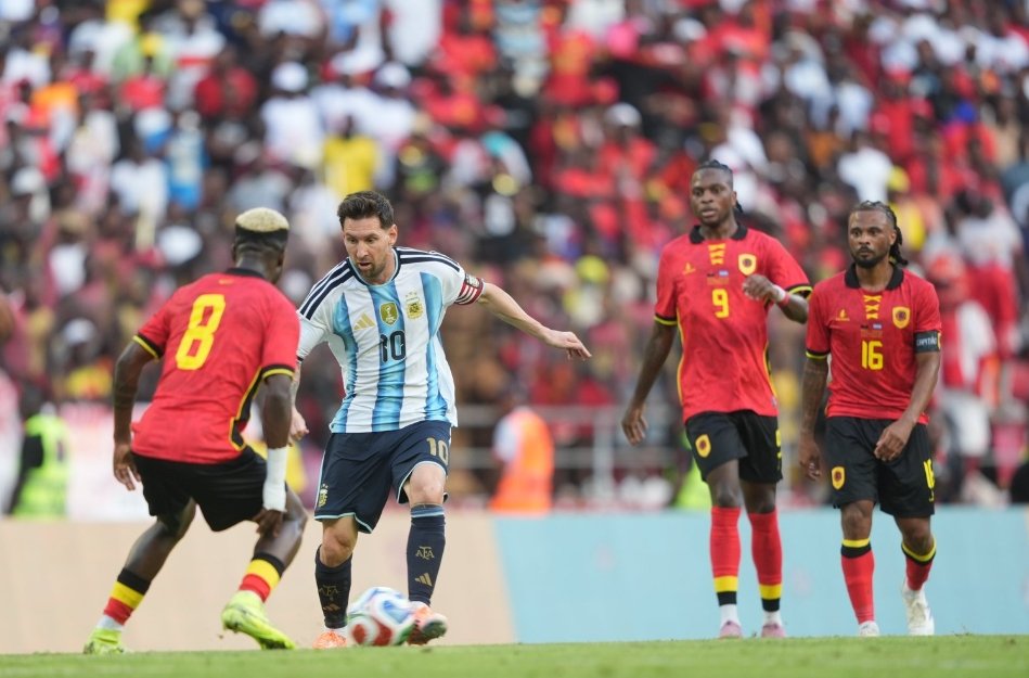 Messi scores as Argentina win in Angola