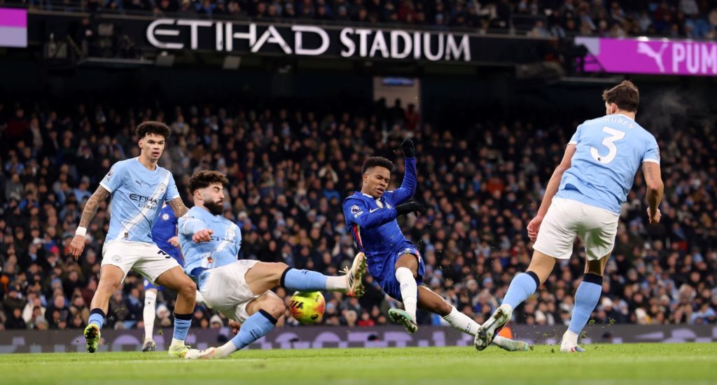 Manchester City star out with broken leg