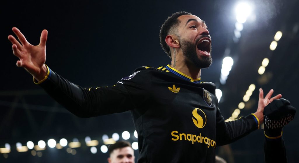 Arsenal rocked by Man Utd, Villa rekindle title bid