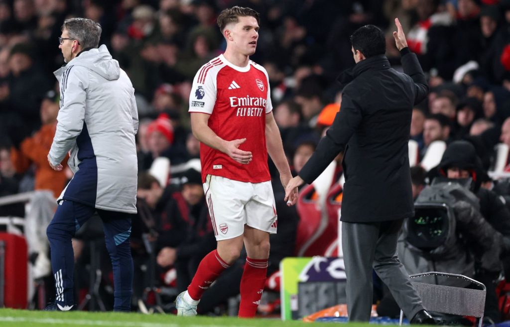 Arsenal miss chance to stretch lead in Liverpool stalemate