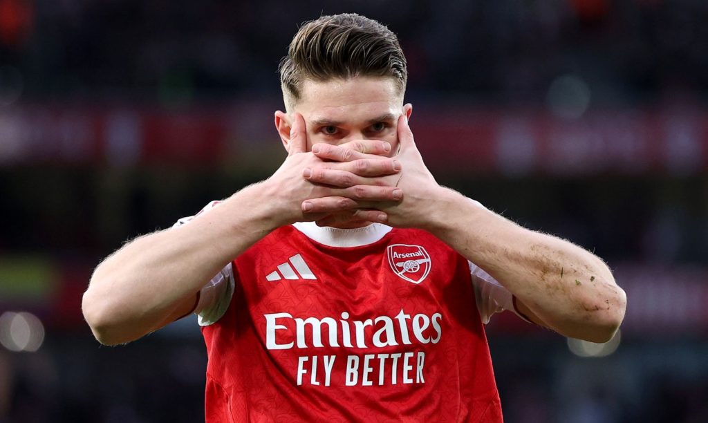 Gyokeres double lifts Arsenal nine clear