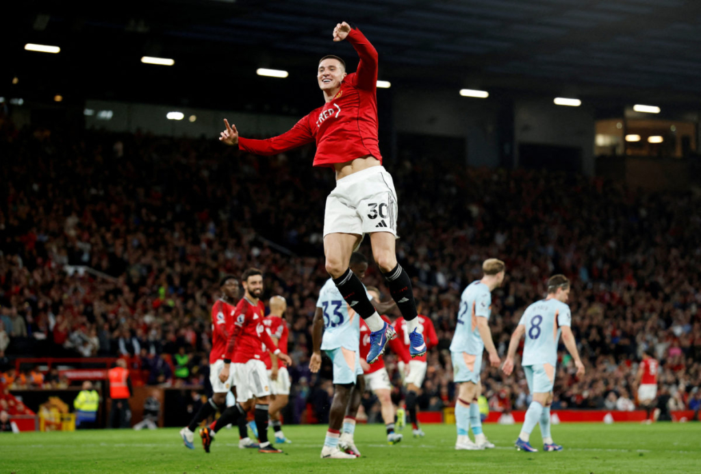 United close in on Champions League return