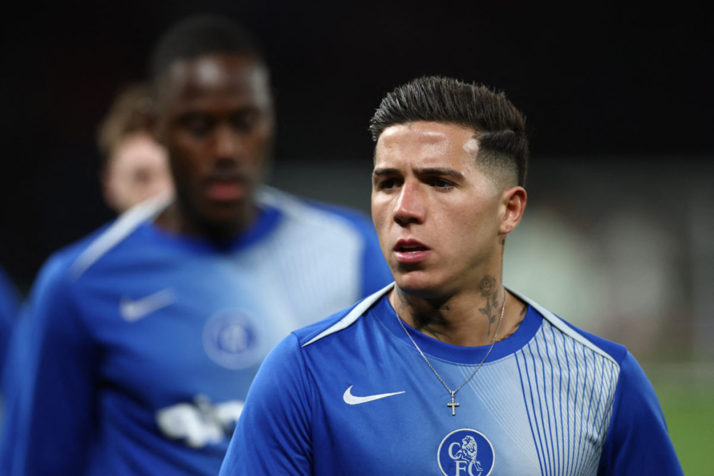 Fernandez punishment continues despite Chelsea apology