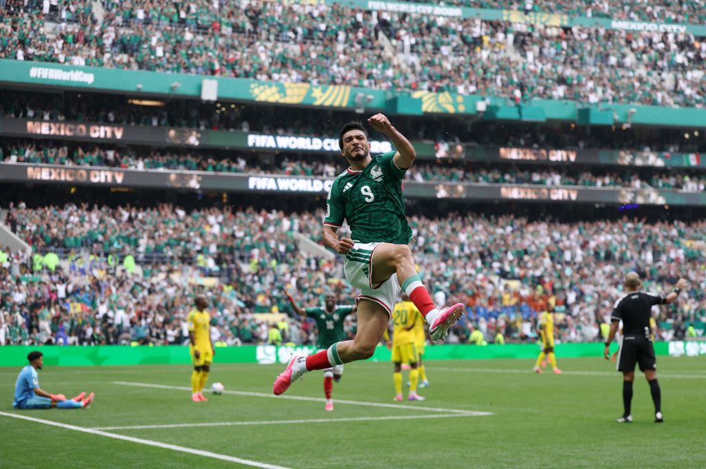 Mexico overwhelm Bafana in chaotic World Cup clash