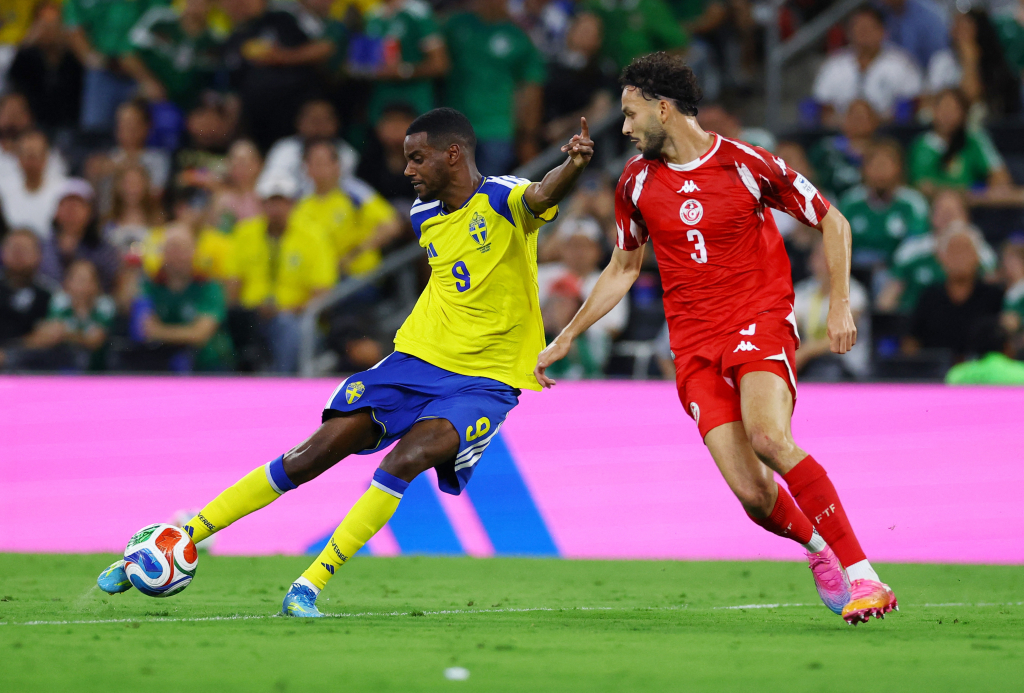 WC wrap: Isak strikes for Sweden, Ivory Coast stun Ecuador