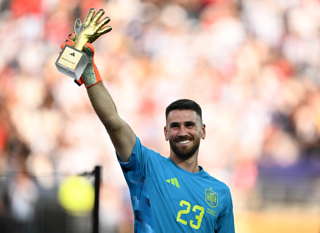 Unai Simón seals historic Golden Glove