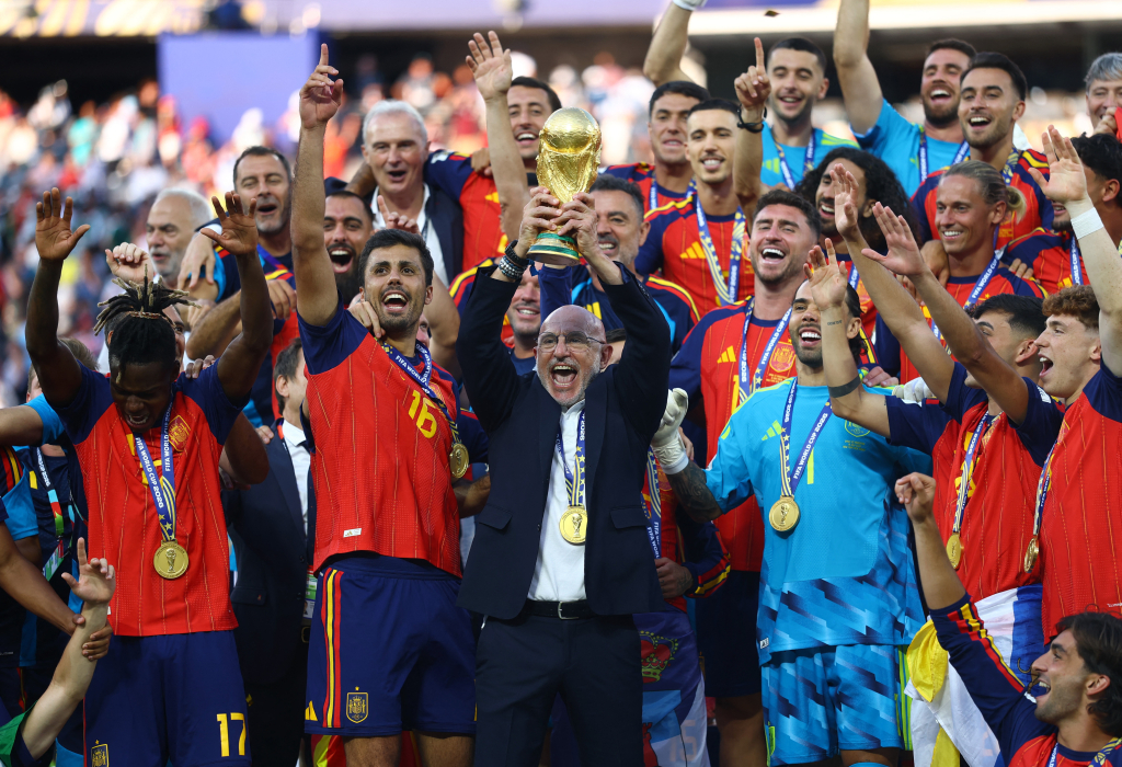 De la Fuente’s golden generation complete the set