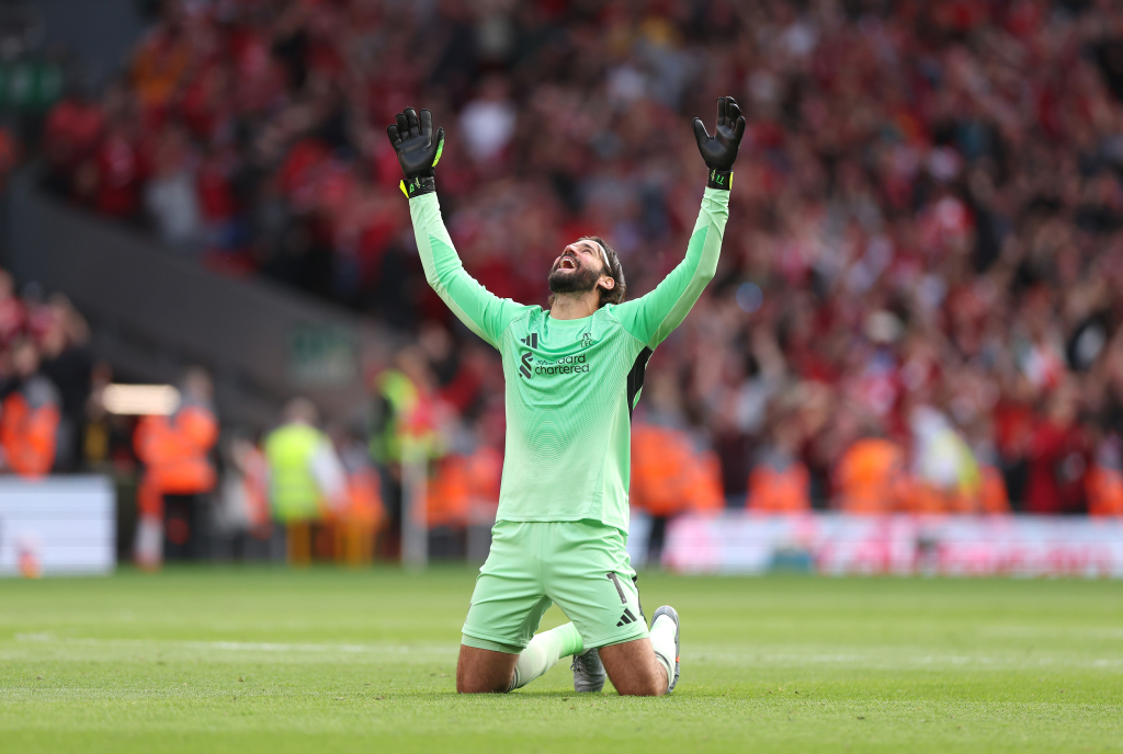Watch: When goalkeepers turn providers