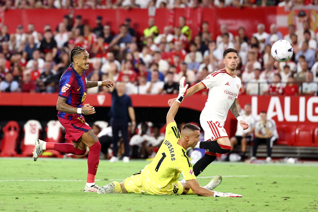 Three for Raphinha, seven league wins for Barcelona