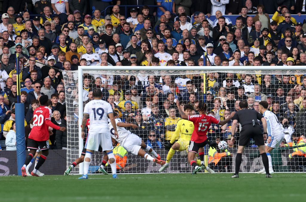 Man United stumble again as Leeds claim point