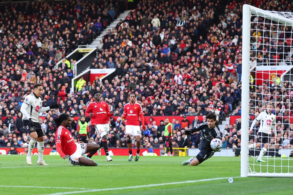 Bournemouth thrashing piles pressure on Carrick
